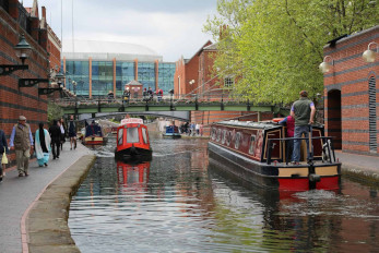A view of canal boats on a canal in Birmingham